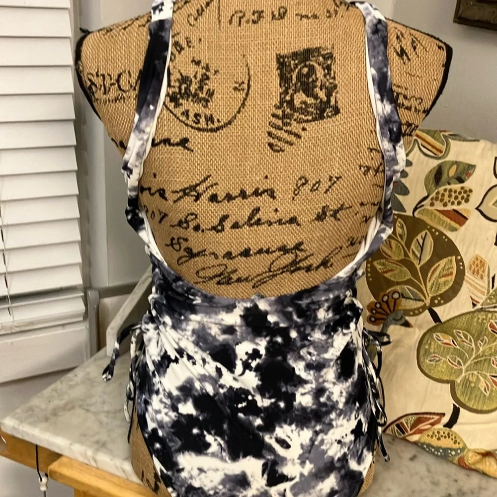 Women's aerie Swimsuit Black and White Tie-Dye Swimsuit!! L - Picture 5 of 9